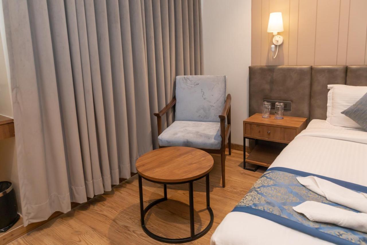 Pinnacle Grand Hotel アーメダバード エクステリア 写真