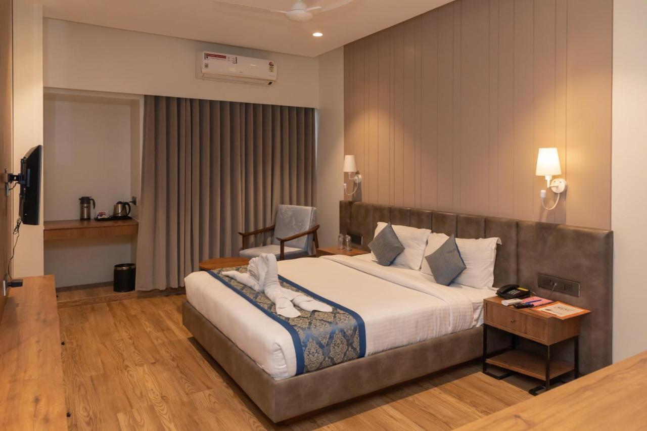 Pinnacle Grand Hotel アーメダバード エクステリア 写真