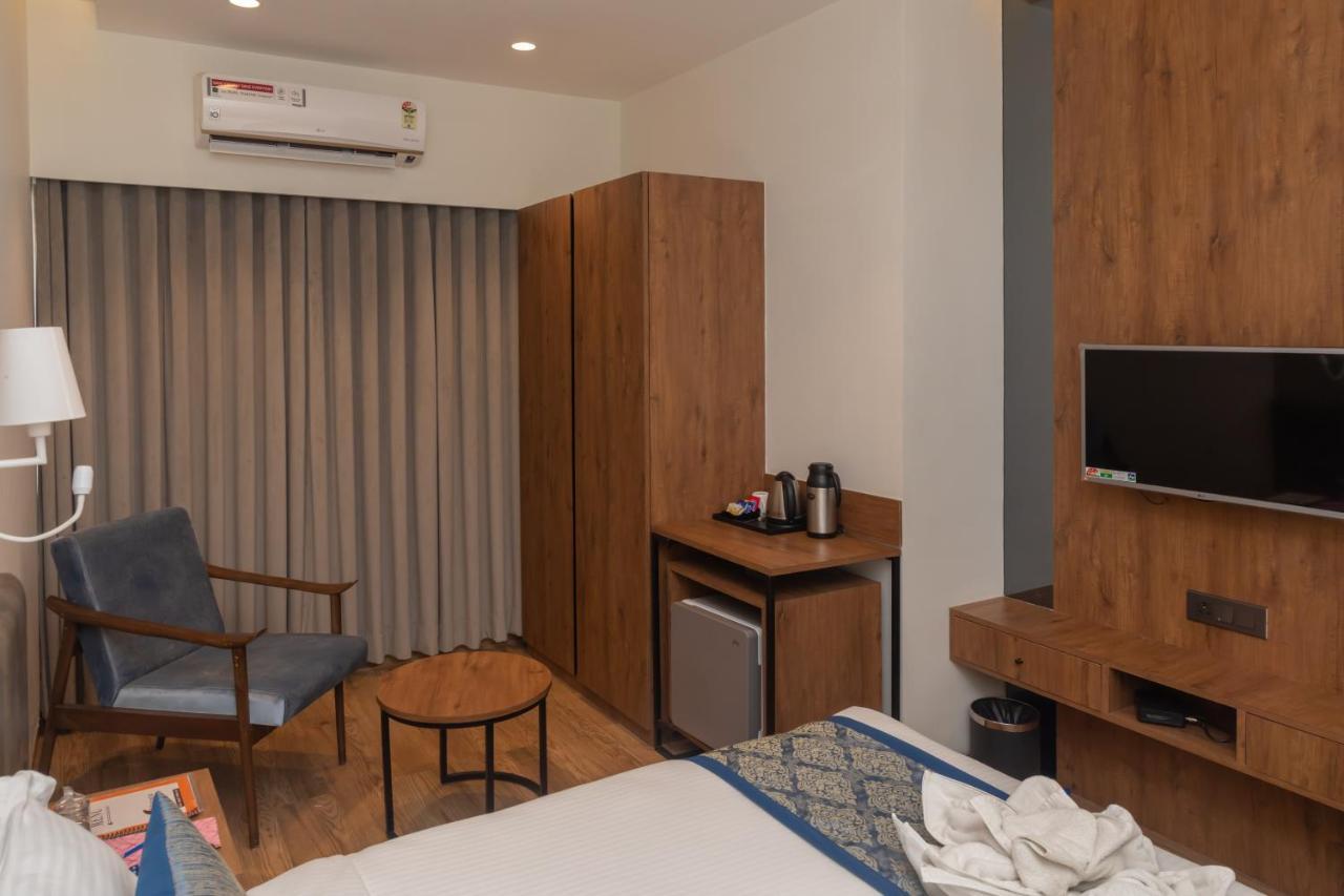 Pinnacle Grand Hotel アーメダバード エクステリア 写真