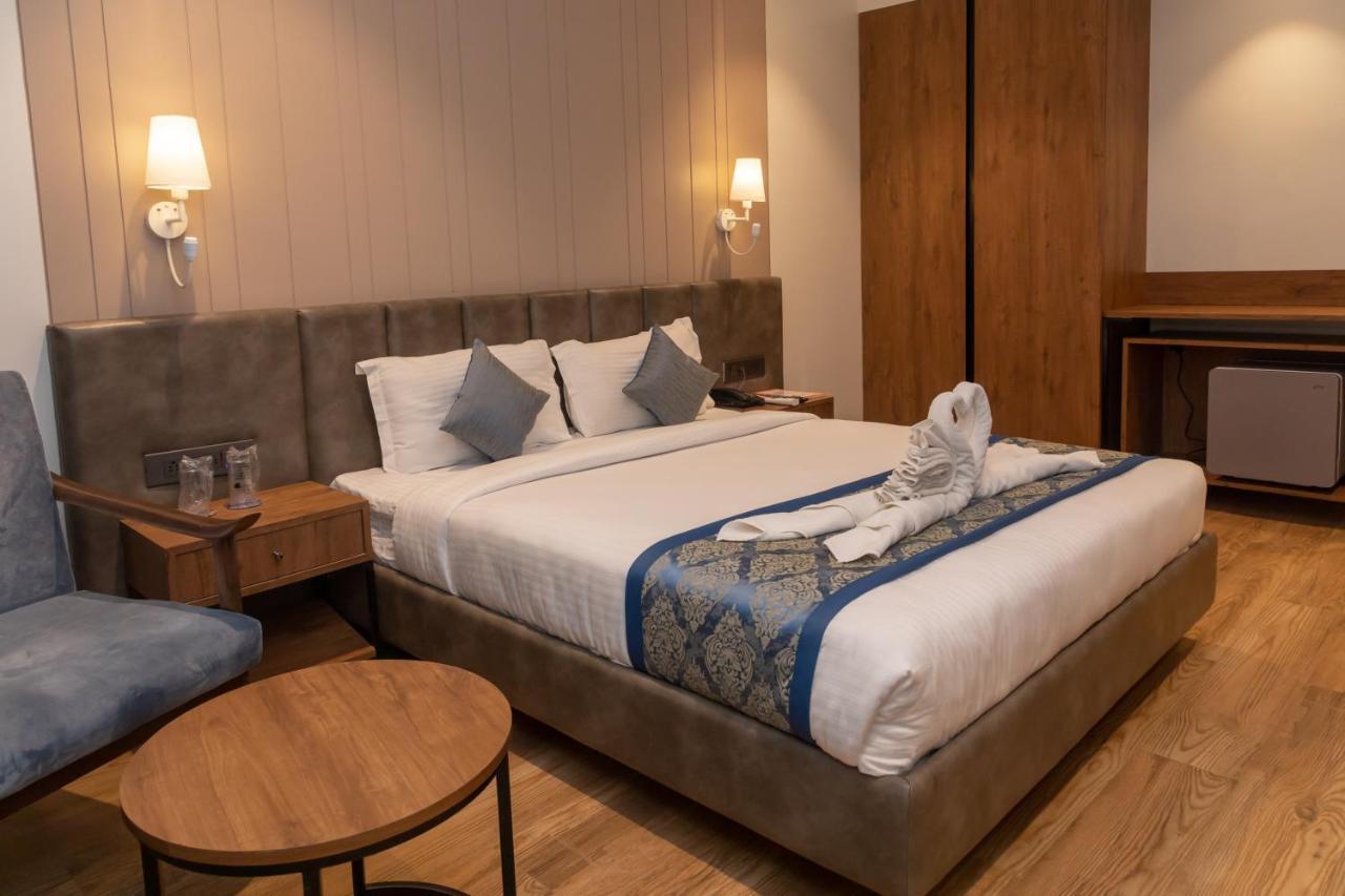 Pinnacle Grand Hotel アーメダバード エクステリア 写真
