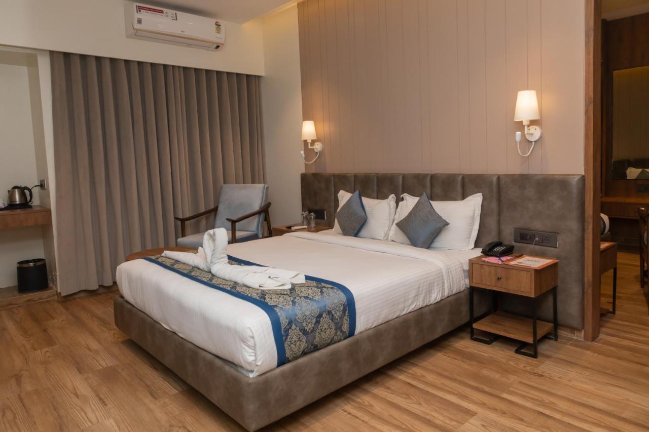 Pinnacle Grand Hotel アーメダバード エクステリア 写真