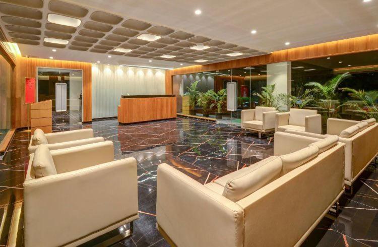 Pinnacle Grand Hotel アーメダバード エクステリア 写真