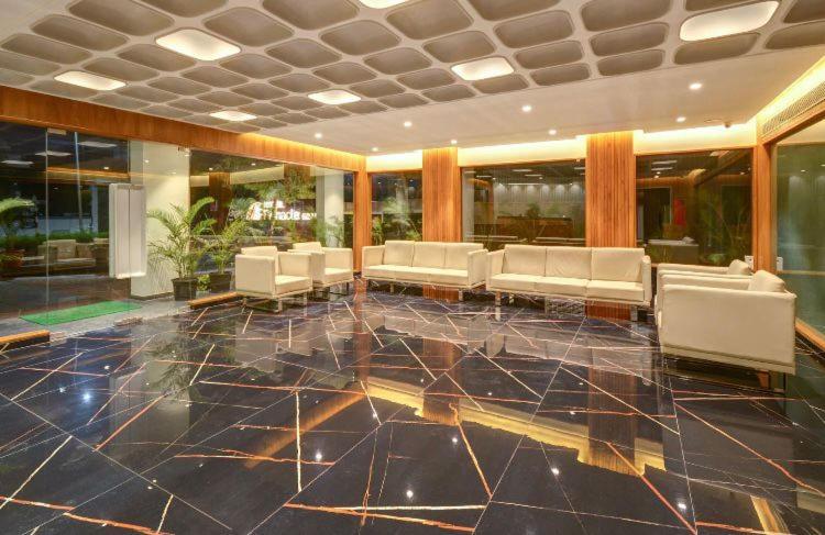 Pinnacle Grand Hotel アーメダバード エクステリア 写真