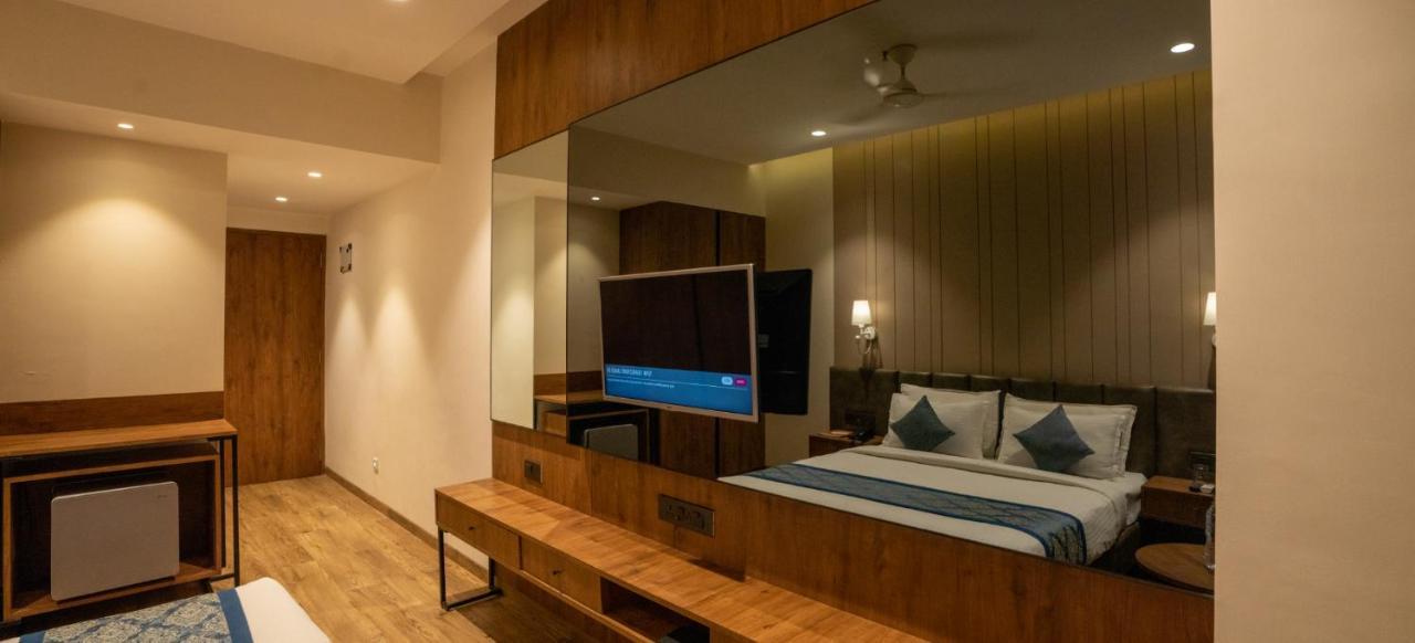 Pinnacle Grand Hotel アーメダバード エクステリア 写真