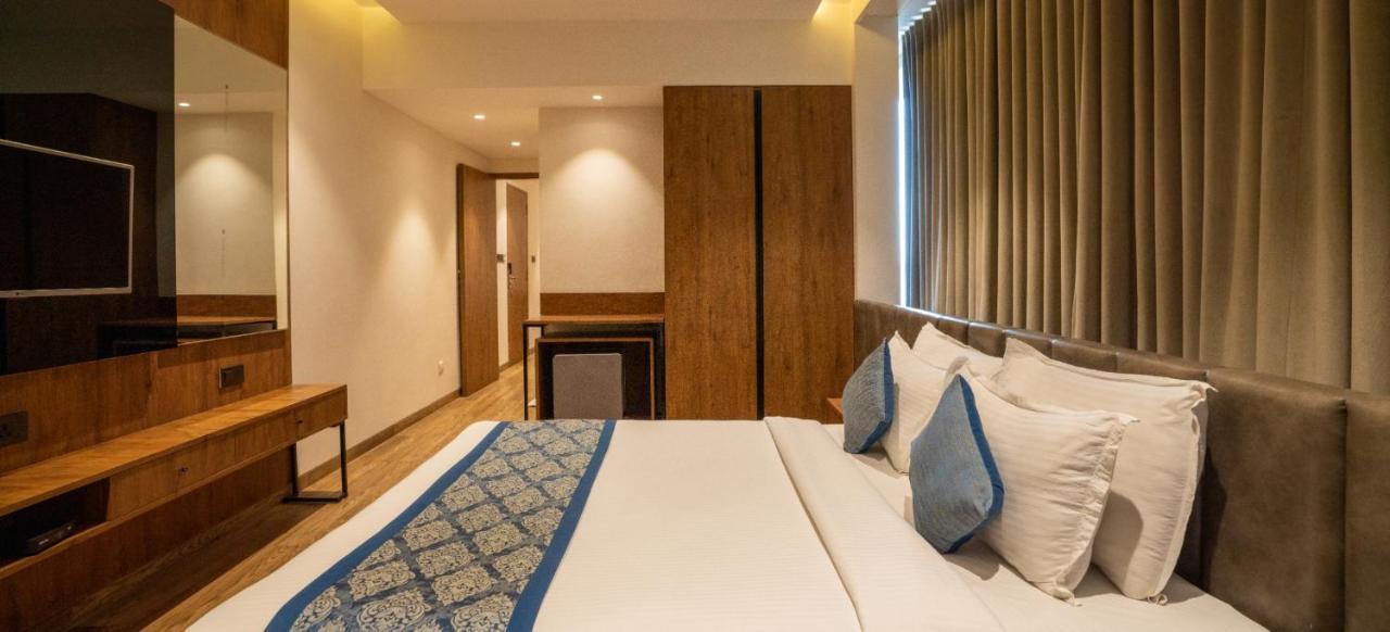 Pinnacle Grand Hotel アーメダバード エクステリア 写真