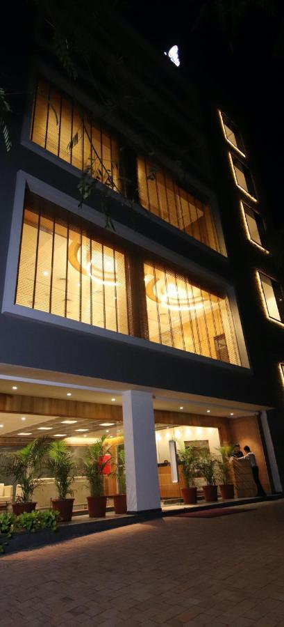 Pinnacle Grand Hotel アーメダバード エクステリア 写真
