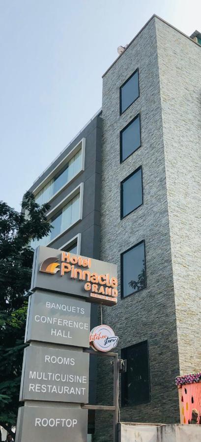 Pinnacle Grand Hotel アーメダバード エクステリア 写真