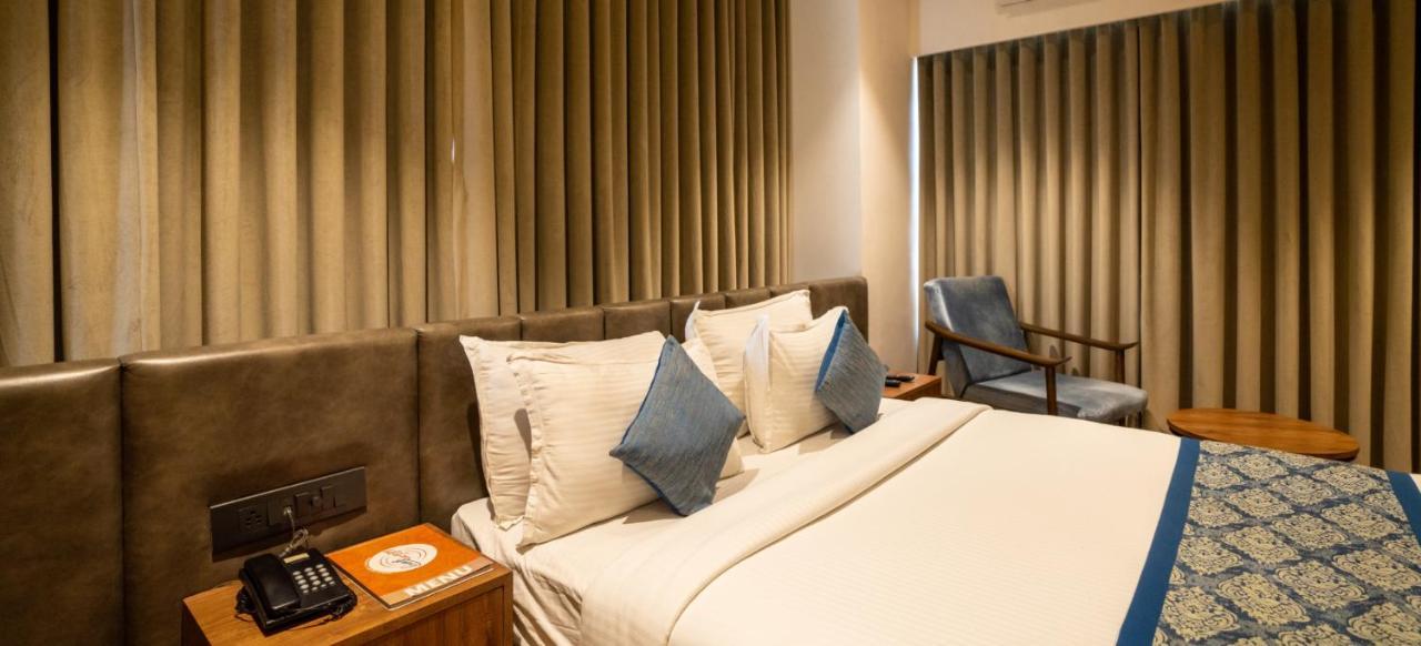 Pinnacle Grand Hotel アーメダバード エクステリア 写真