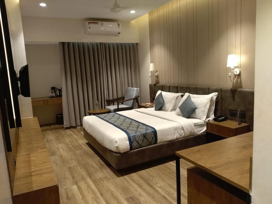 Pinnacle Grand Hotel アーメダバード エクステリア 写真